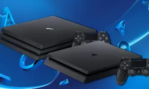 Dwie konsole PlayStation: PS4 i PS4 Pro, z kontrolerami. Zastanawiasz się, czym się różni PS4 od PS4 Pro?