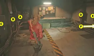 Claire w czerwonej kurtce w Resident Evil 2 poradnik, obok tablicy z notatkami i oznaczeń A-F.
