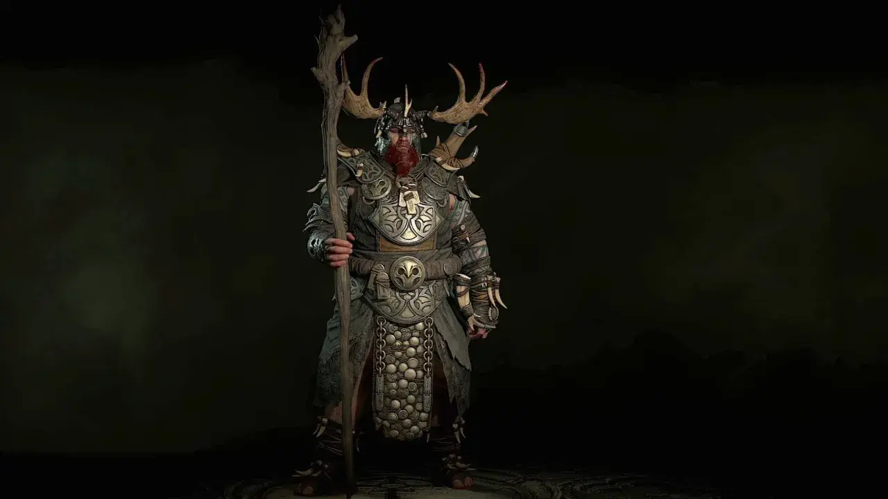 Potężny diablo 2 druid w zbroi z rogami jelenia, trzymający kostur.