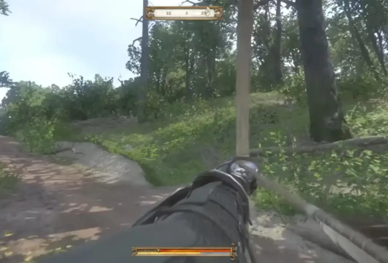 W lesie, z widocznym celownikiem w grze Kingdom Come: Deliverance, Henry przygotowuje się do strzału.