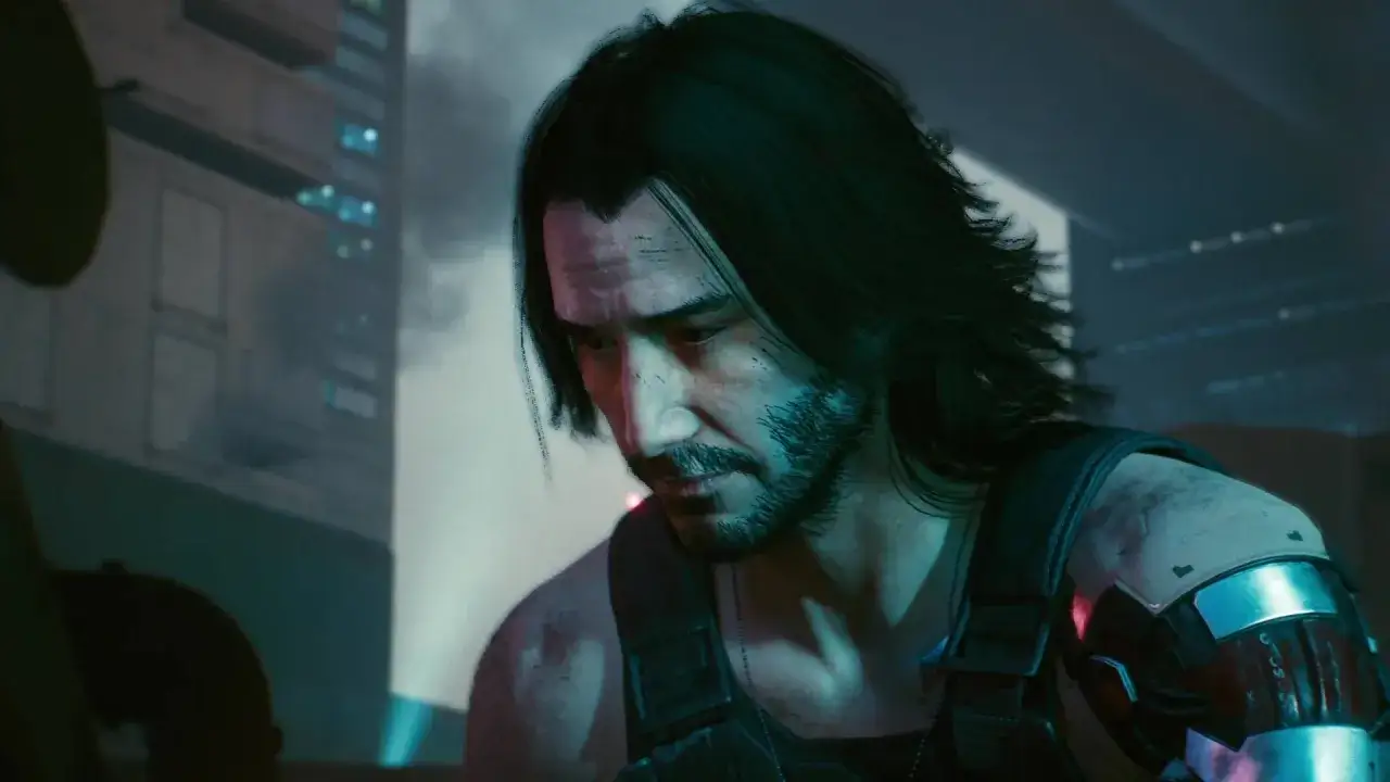 Johnny Silverhand w rozmyśleniach, czy to przed cyberpunk sekretne zakończenie? W tle neonowe miasto.